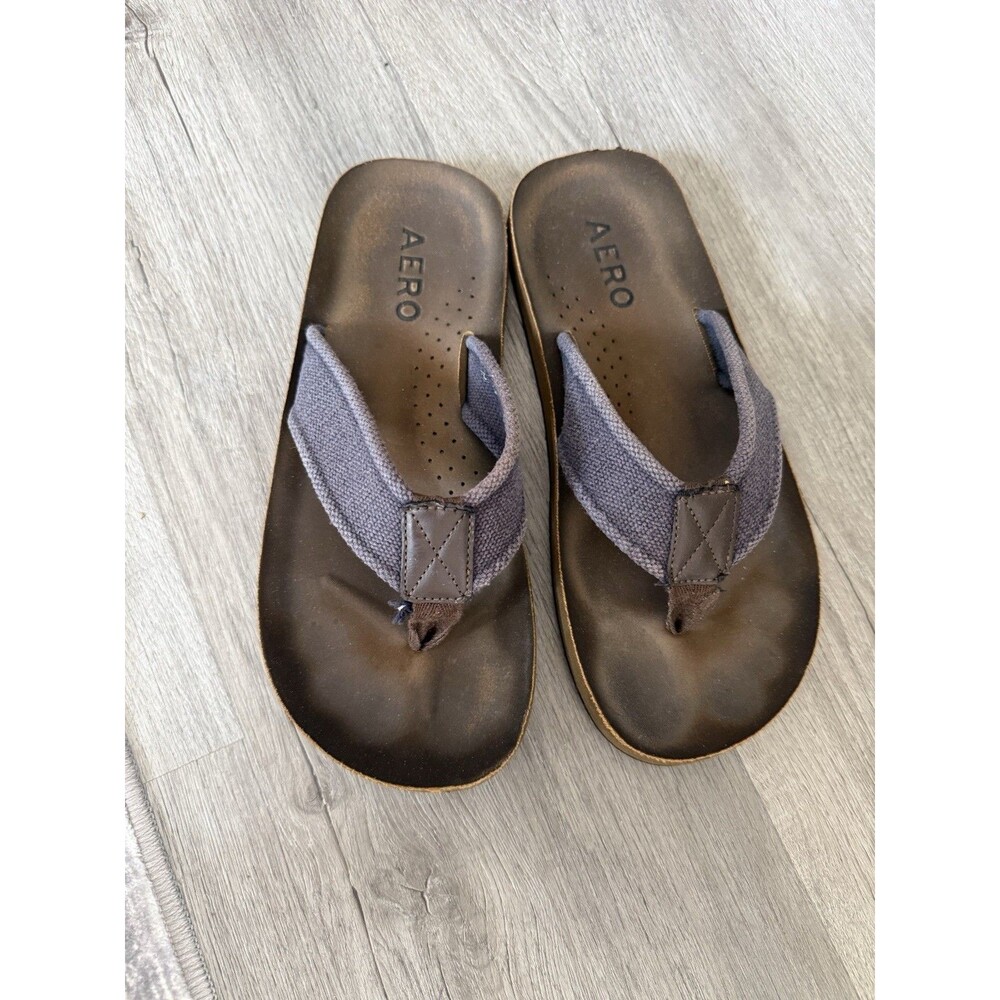 men's flip flops featuring faux-leather and fabric strap. 8S Excellent Condition